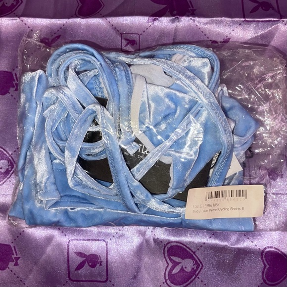 🛑 Pretty Little Thing x Saweetie Baby Blue Velvet Set - Picture 5 of 5